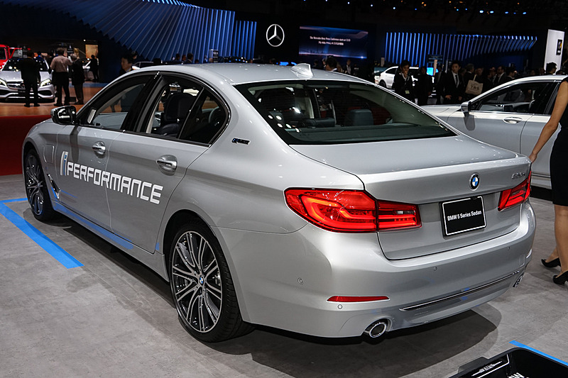 プラグインハイブリッド「530e」