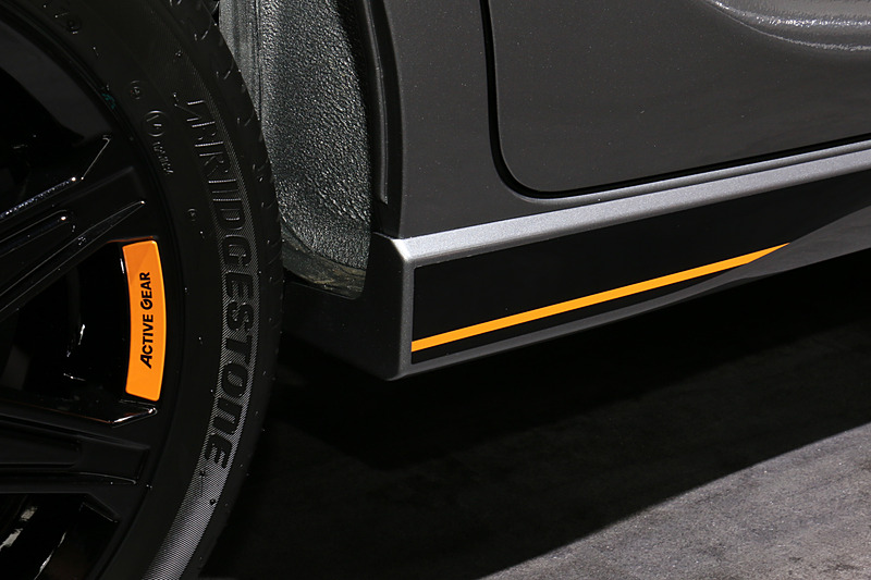 アッパーグリルやリアハッチの加え、エアロパーツやドアミラー、ホイールの一部などにオレンジを設定。ホイールには「ACTIVE GEAR」の文字も入る