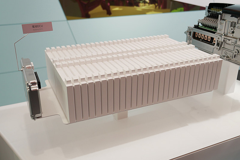 プレスカンファレンスでも取り上げられた、電池ECUの展示コーナー