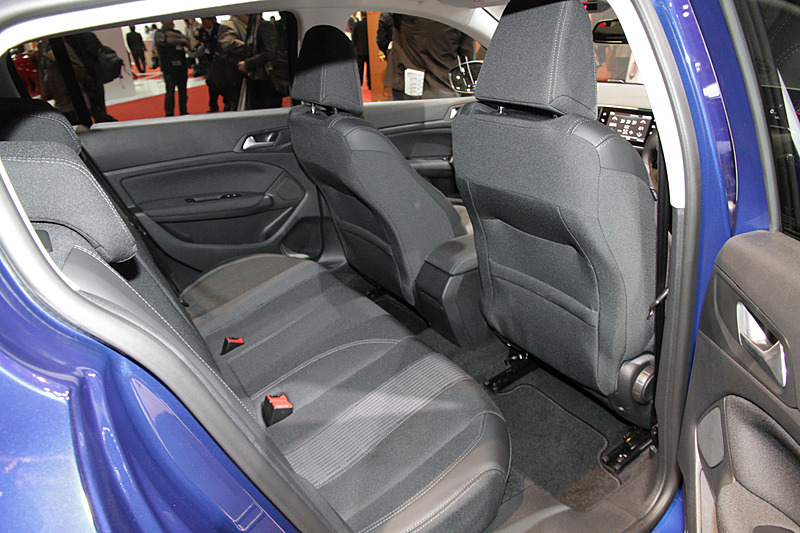 スタイリッシュなシートデザイン