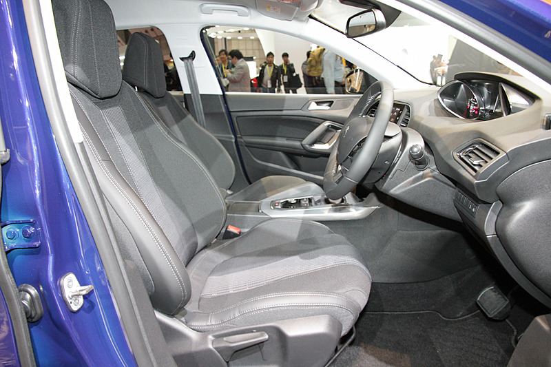 スタイリッシュなシートデザイン