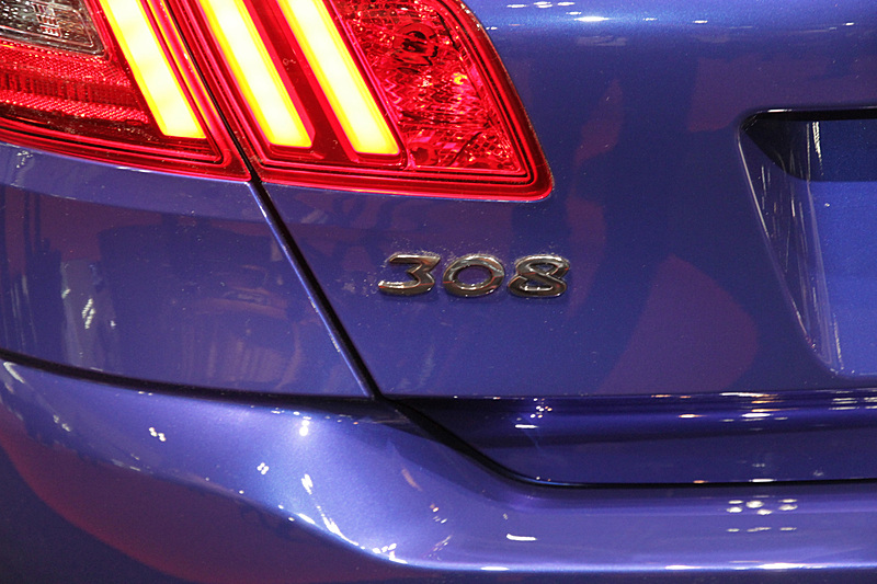 リアゲートに装着される308のバッヂ