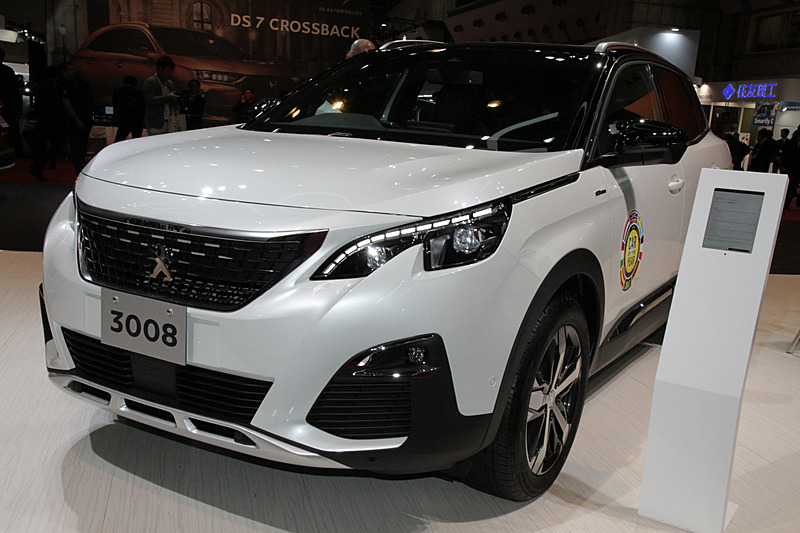 「5008」の登場で中間サイズのポジションとなった「3008」