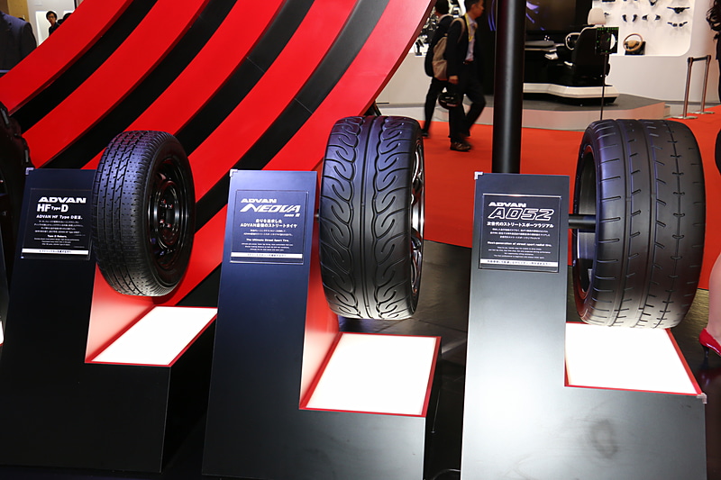 左から「ADVAN HF Type D」「ADVAN NEOVA AD08R」「ADVAN A052」
