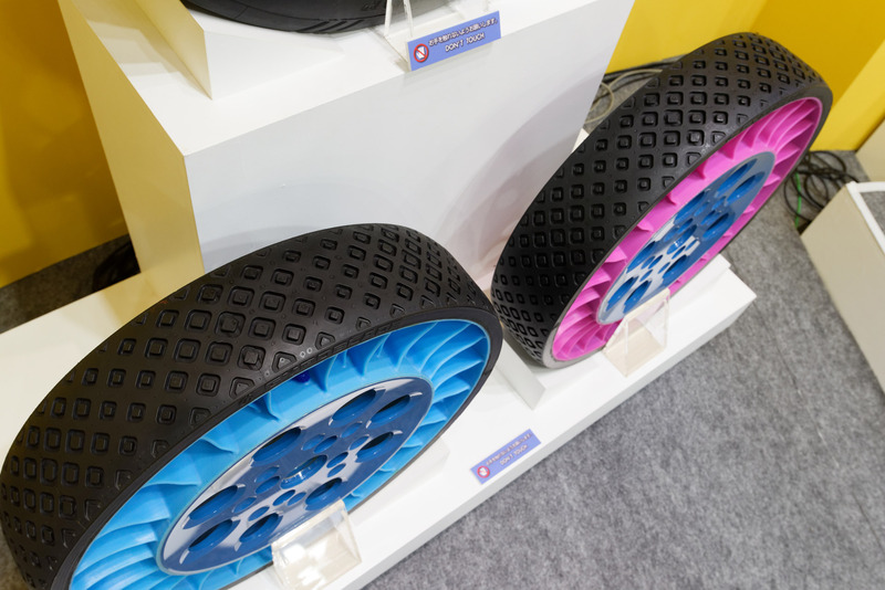 3種類のエアレスタイヤが展示