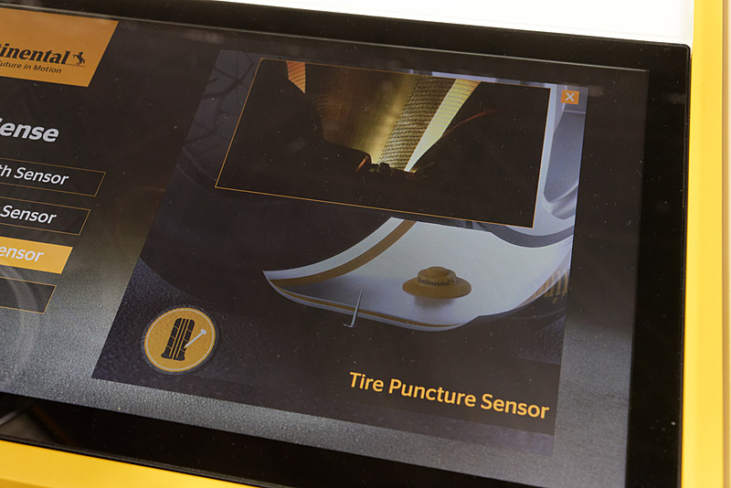 導電性のあるトレッド層とタイヤの最も内側の層は非導電性のシートで隔てられている。金属製の釘などが貫通した場合、導電性のある層がつながることになるため、刺さったことを検知できるという仕組み。空気圧の変化で検知する方法ではスローパンクチュアに対応しにくいが、この方法であればすぐに検知できる。ただし、ガラスや木片などが刺さった場合は検知できないという課題は残る