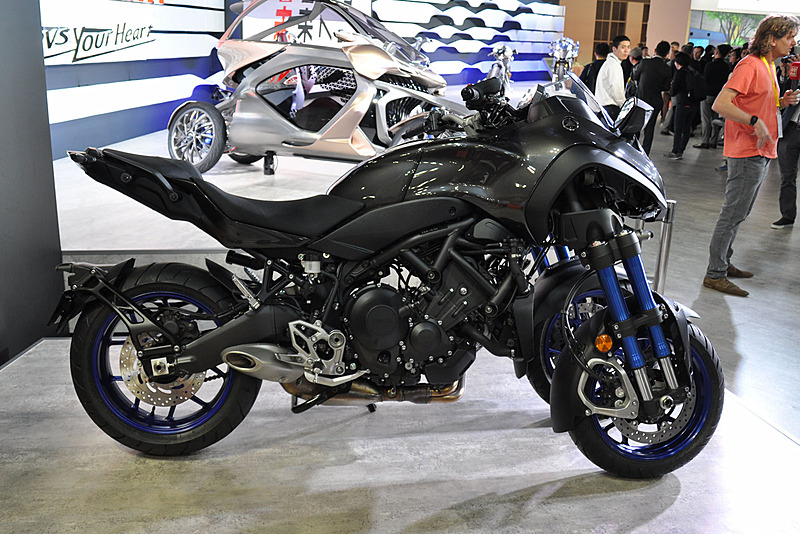 スイングアームやエキゾースト、エンジンなどはMT-09をベースとしていると思われるデザイン