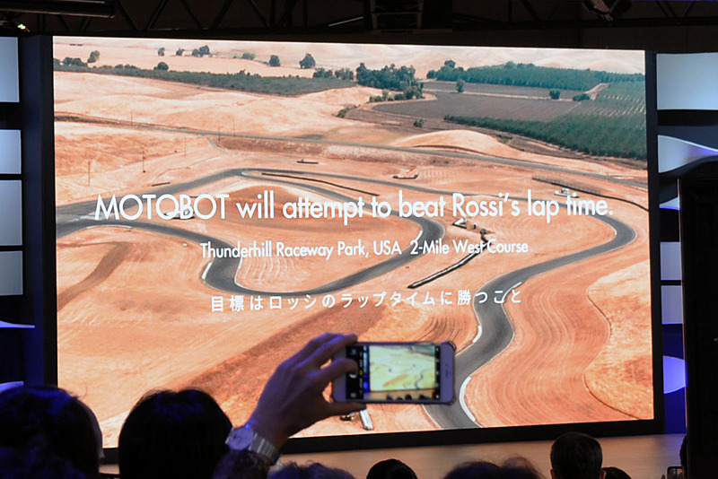 MOTOBOTの目標はロッシのラップタイムに勝つこと。サーキットに場所を移していざ勝負