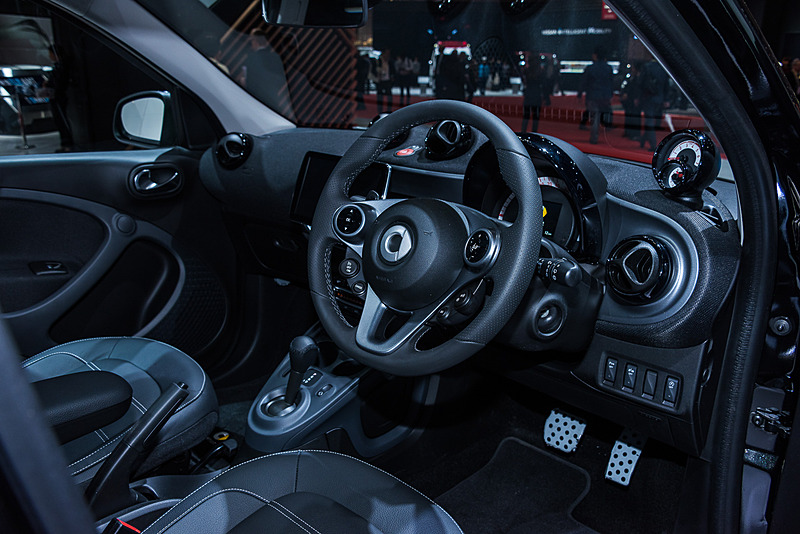 「スマート フォーフォー turbo crosstown limited」のインテリア
