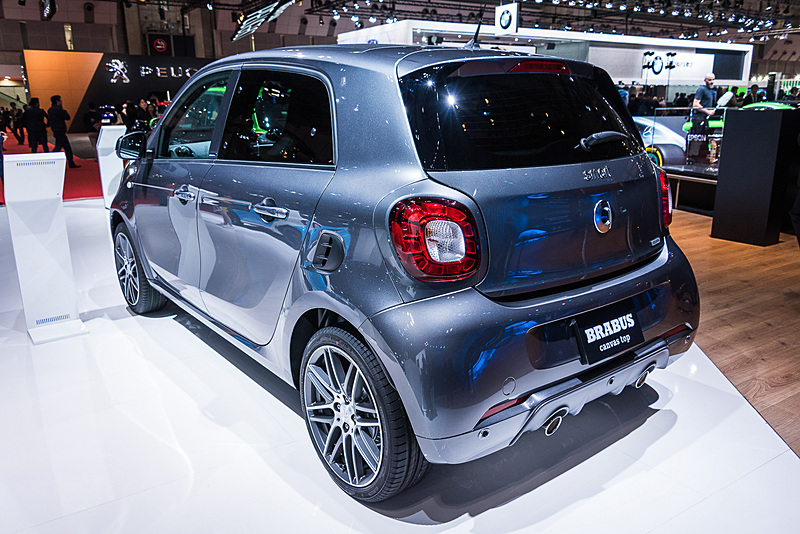 オンライン販売限定の特別仕様車「スマート ブラバス フォーフォー canvas-top limited」