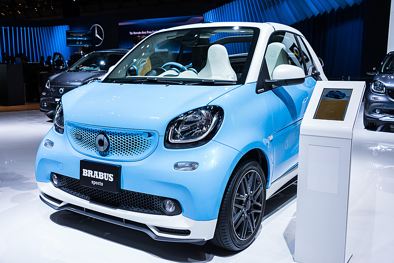 好みに合わせてボディカラーとトリディオンセーフティセル、フロントグリルの3つのパーツの色を選べる「スマート ブラバス cabrio」テーラーメイドモデル