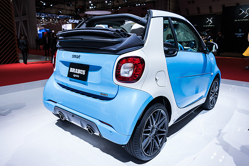 好みに合わせてボディカラーとトリディオンセーフティセル、フロントグリルの3つのパーツの色を選べる「スマート ブラバス cabrio」テーラーメイドモデル