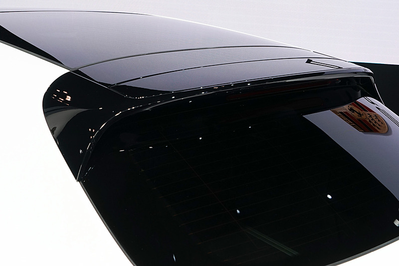 パナメーラ スポーツツーリスモの「アクティブ リア スポイラー」