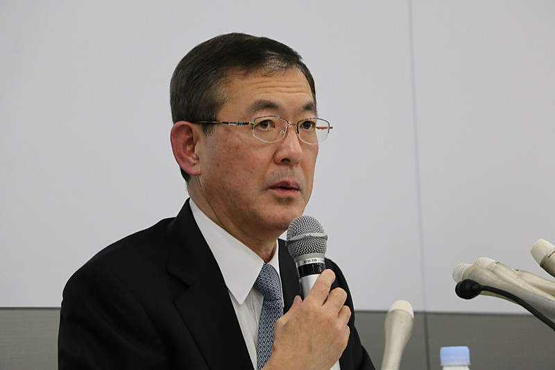 1つ1つ質問に回答していく吉永社長