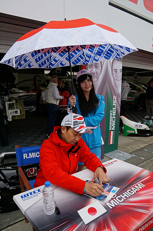 ピットウォーク時のホンダピット