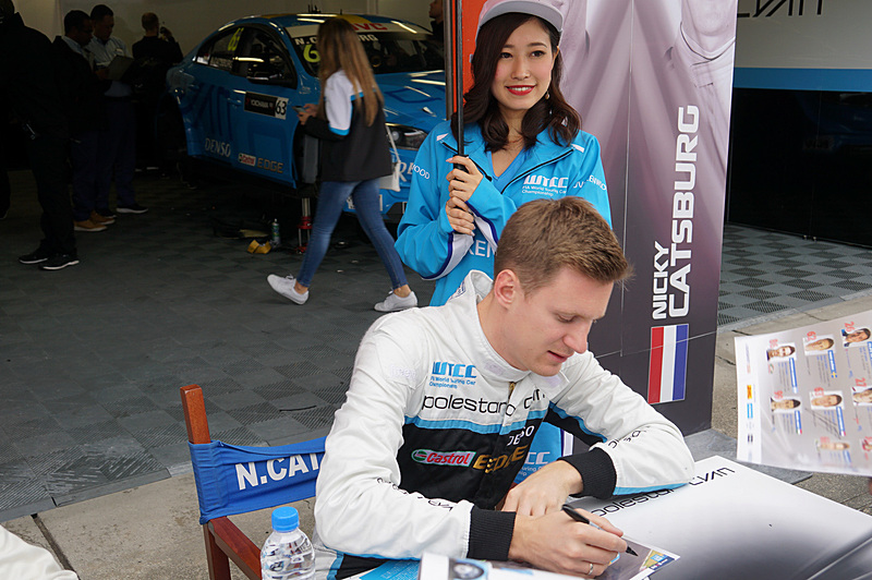 ピットウォーク時のボルボピット