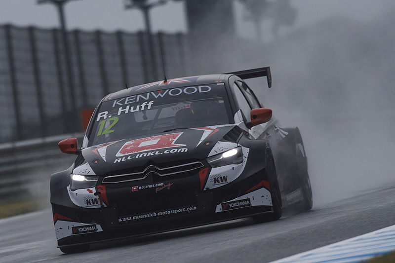 ロブ・ハフ選手（12号車 Citroen C-Elysee WTCC）