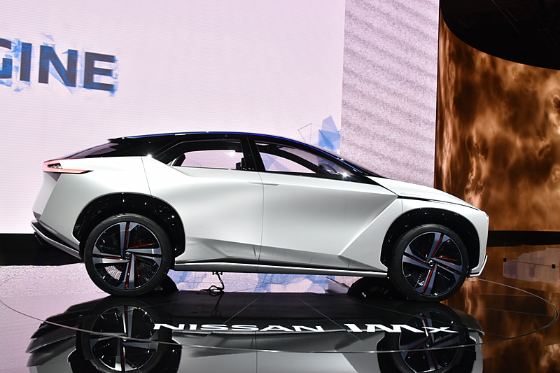 4本スポークのホイールに見えるが実は違う