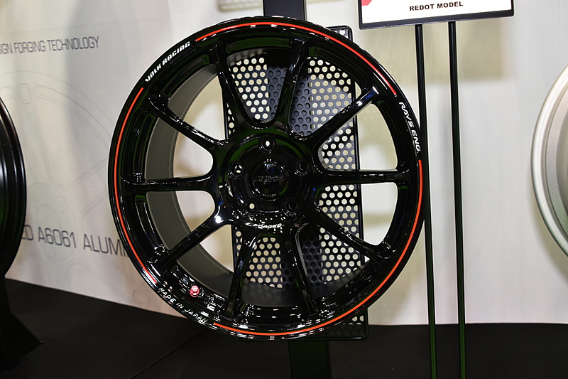 「ZE40 TIME ATTACK EDITION」は期間限定の販売となる。赤い差し色のカラーラインには「REDOT」という名称が付けられている