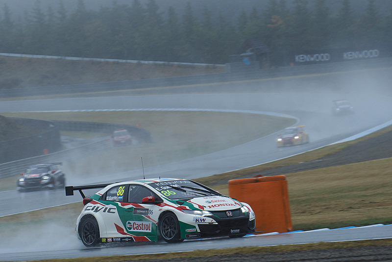 ウェットの中で行なわれた予選1回目（Q1）の様子