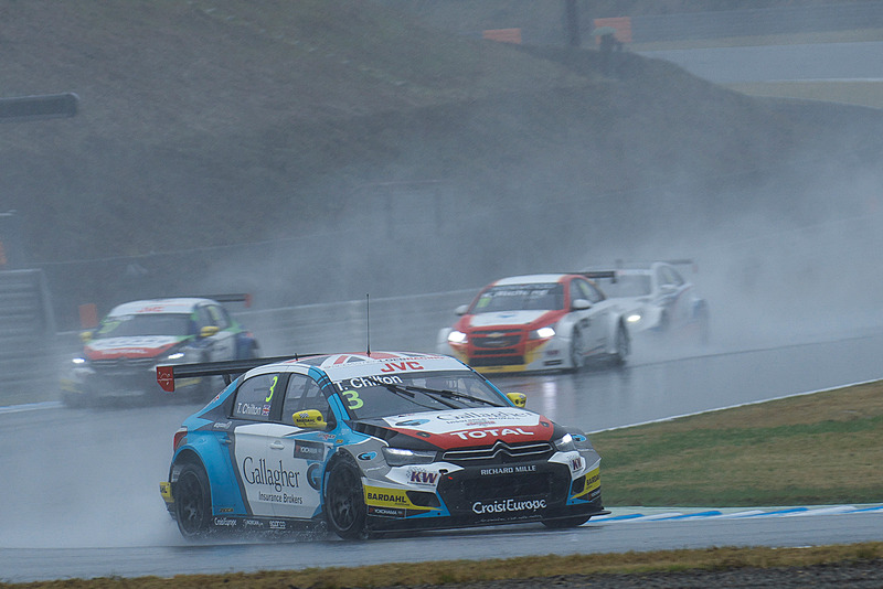 ウェットの中で行なわれた予選1回目（Q1）の様子