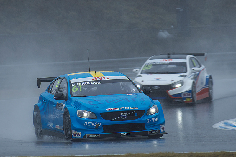 ウェットの中で行なわれた予選1回目（Q1）の様子