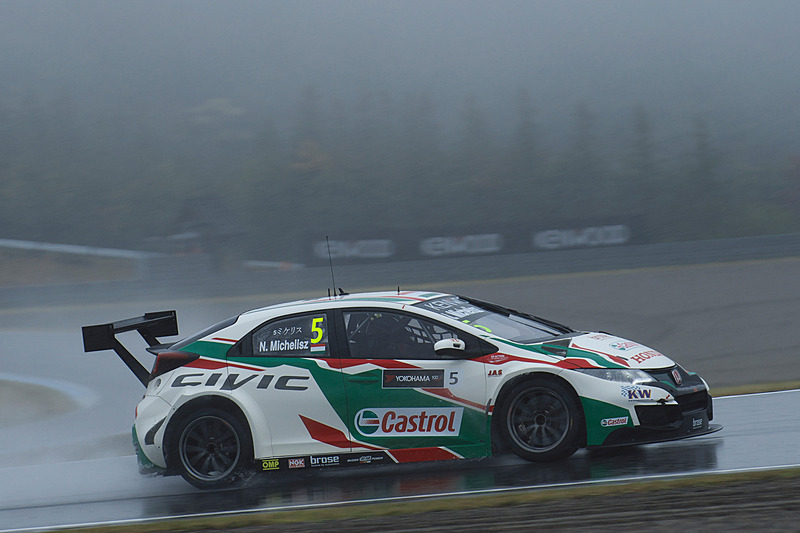 Q1を走るノルベルト・ミケルズ選手、予選1位を獲得