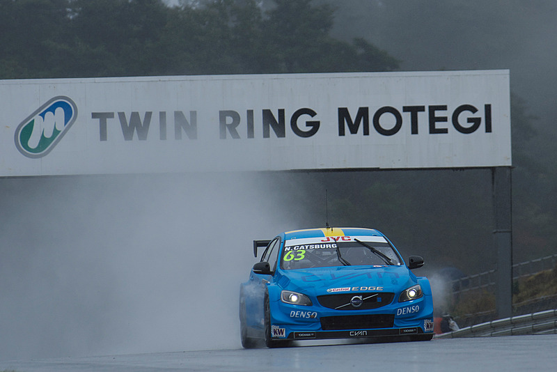 予選を走るニッキー・キャッツバーグ選手、予選2位に