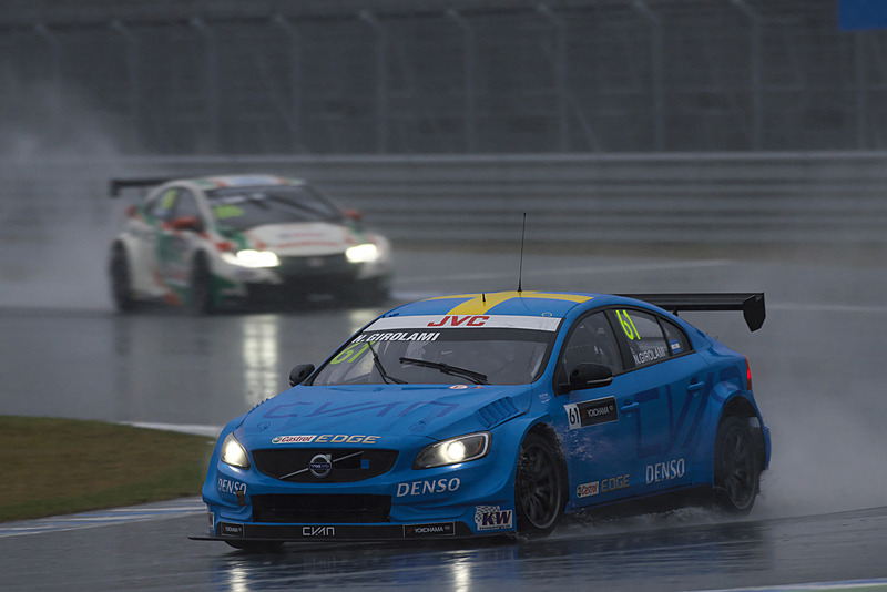 3位のジロラミ選手を、4位のグリエリ選手が追いかける