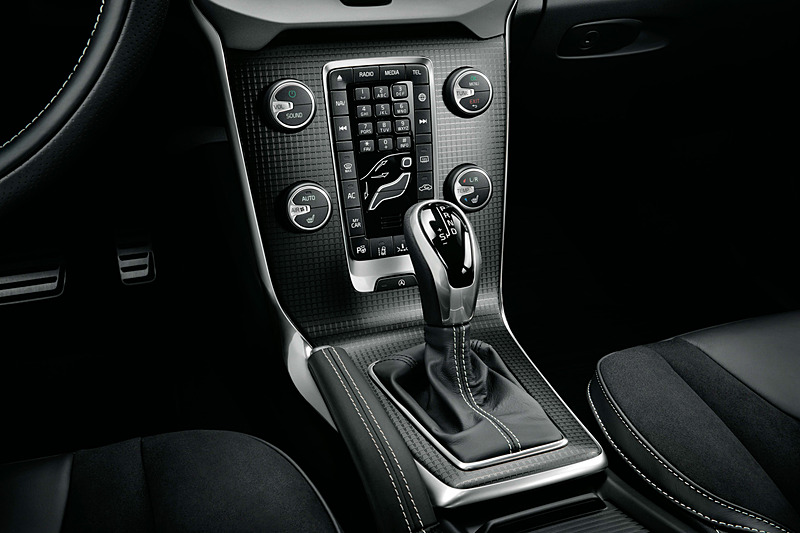 インテリアもR-Design仕様に変更し、スポーティさを高めた走行性能とコーディネート