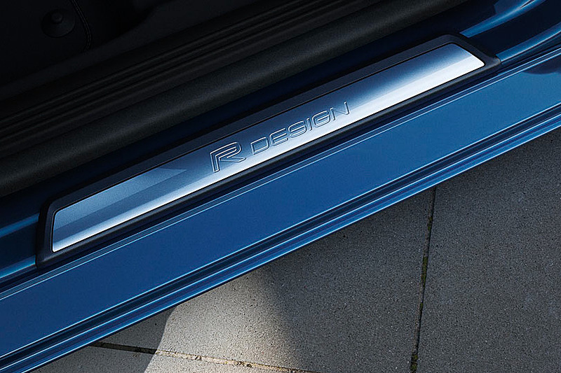 インテリアもR-Design仕様に変更し、スポーティさを高めた走行性能とコーディネート