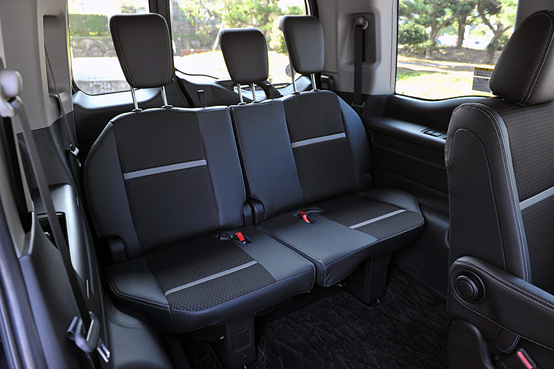 Cool Spiritのインテリア。カラーは専用のブラック×シルバー