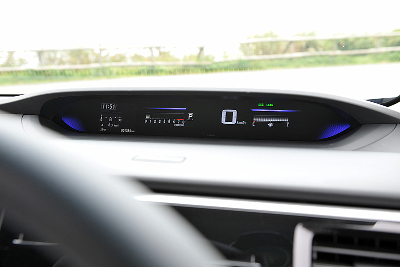 Cool Spiritのインテリア。カラーは専用のブラック×シルバー