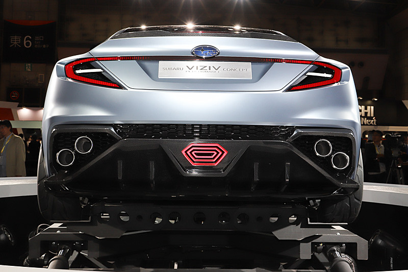 「ドカン！とマフラー4本出しにしてみました」と河内氏が話していたSUBARU VIZIV PERFORMANCE CONCEPTのリアビュー