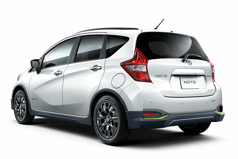 ノート e-POWER X シーギアのリアビュー