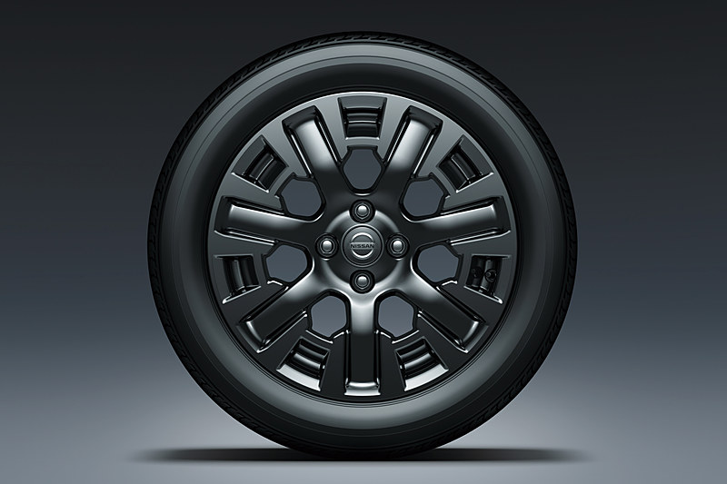 「ツーリングパッケージ」で装着されるグロスブラックの16インチアルミホイール。タイヤサイズは195/55 R16