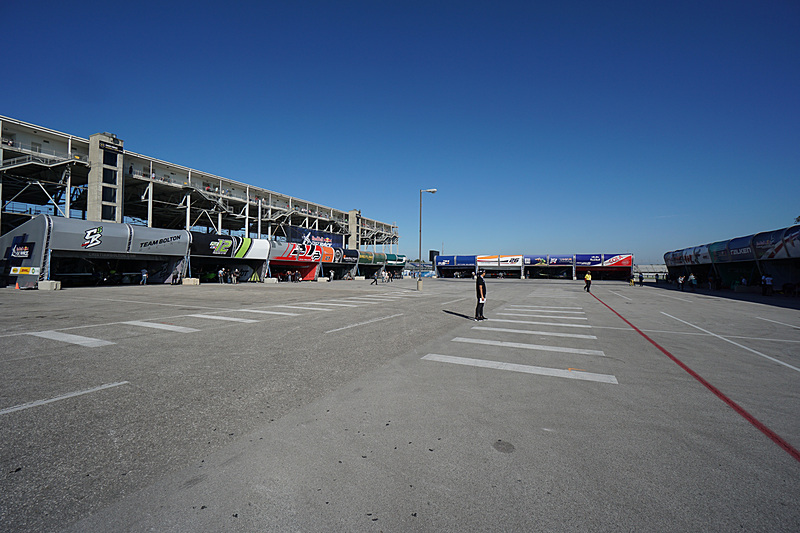 レース開催中の機体が置かれるハンガースペース