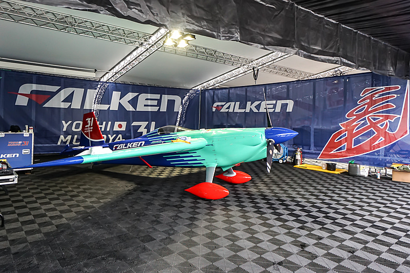 室屋義秀選手（No.31 チーム ファルケン、日本）の機体「EDGE 540 V3」