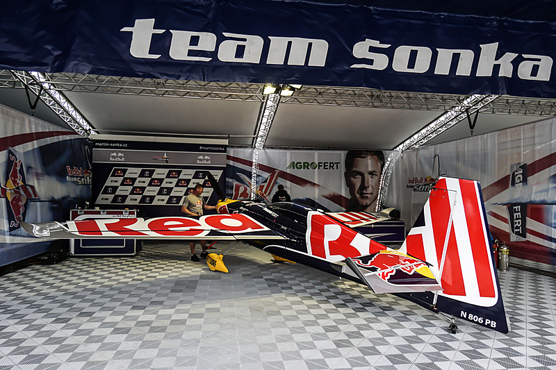マルティン・ソンカ選手（No.8 レッドブルチーム ソンカ、チェコ）の機体「EDGE 540 V3」
