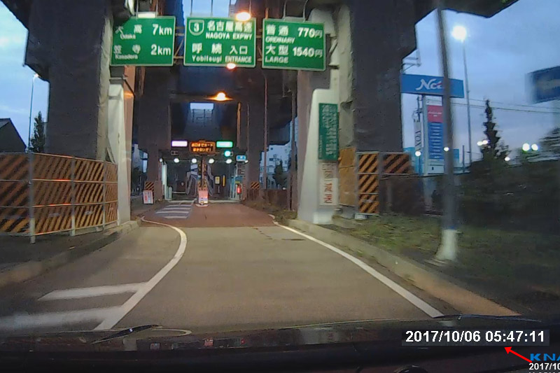 5時47分に自宅近所の名古屋高速の呼続入口を通過（フルHD、16:9のドラレコ映像から加工、以下同）