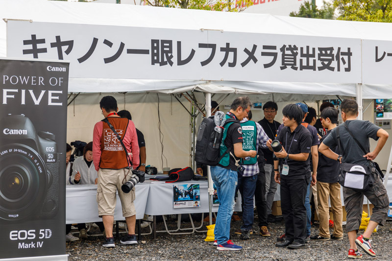 毎年逆バンクオアシスに設営される「一眼レフカメラ貸出体験会」の貸し出しコーナー