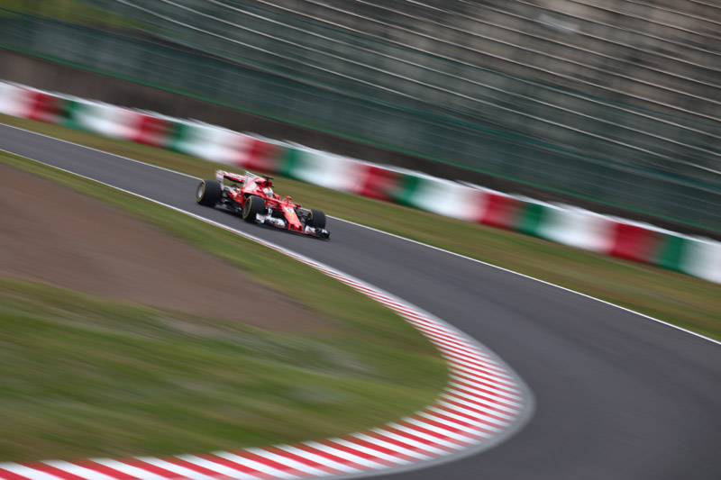 手前の縁石が入るようにフレーミング。焦点距離312mm、シャッター速度1/20秒で撮影。ISO感度50に設定し、絞りF11で撮影。NDフィルターは不要だ