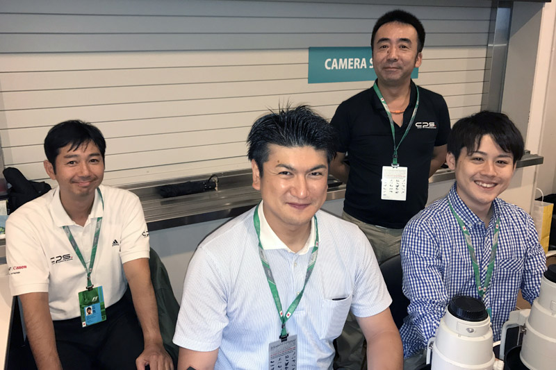 F1のサポートメンバーは、左から徳元信宏さん（西日本プロサポート課）、山室雄さん（大分サービス推進部）、久保田暢さん（西日本プロサポート課）、津田聡太郎さん（東日本プロサポート第二課）