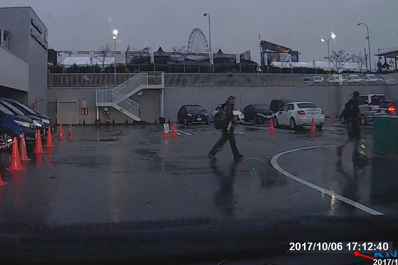 17時13分にサーキットの駐車場に出発