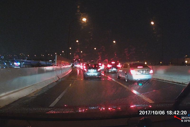 18時42分、名古屋高速で事故渋滞