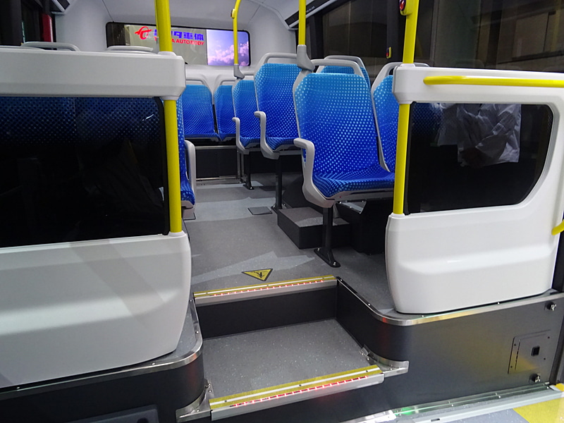 広くフリースペースがとられた車内は車椅子でも動きやすい