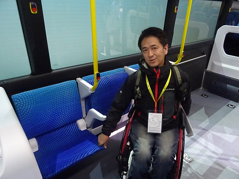 広くフリースペースがとられた車内は車椅子でも動きやすい