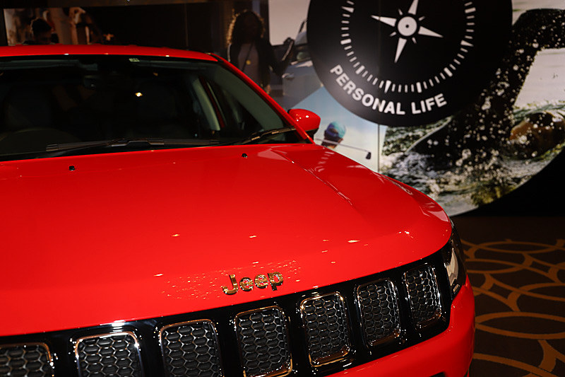 クラブシェルタイプのエンジンフードを採用