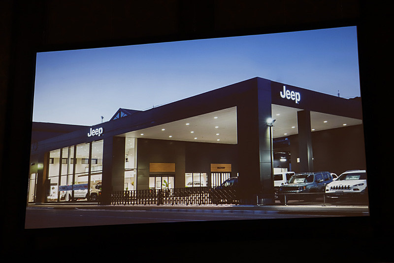 2016年から店舗デザインにブラックとウッドを基調とした新しいCIを導入。内装はブラックのフローリングに明るい白を基調としている。このCIは2018年末までに約80％の店舗に展開していく予定