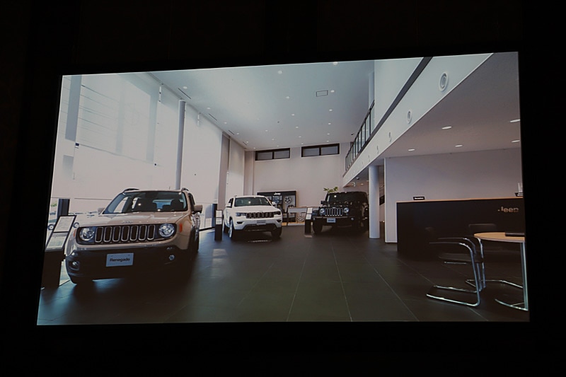 2016年から店舗デザインにブラックとウッドを基調とした新しいCIを導入。内装はブラックのフローリングに明るい白を基調としている。このCIは2018年末までに約80％の店舗に展開していく予定